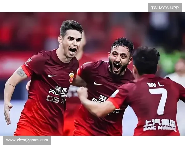 海港队长奥斯卡高举火神杯，全队沐浴金色雨