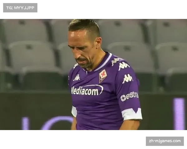 关键瞬间：科莫前锋反击中击中横梁，错失领先机会